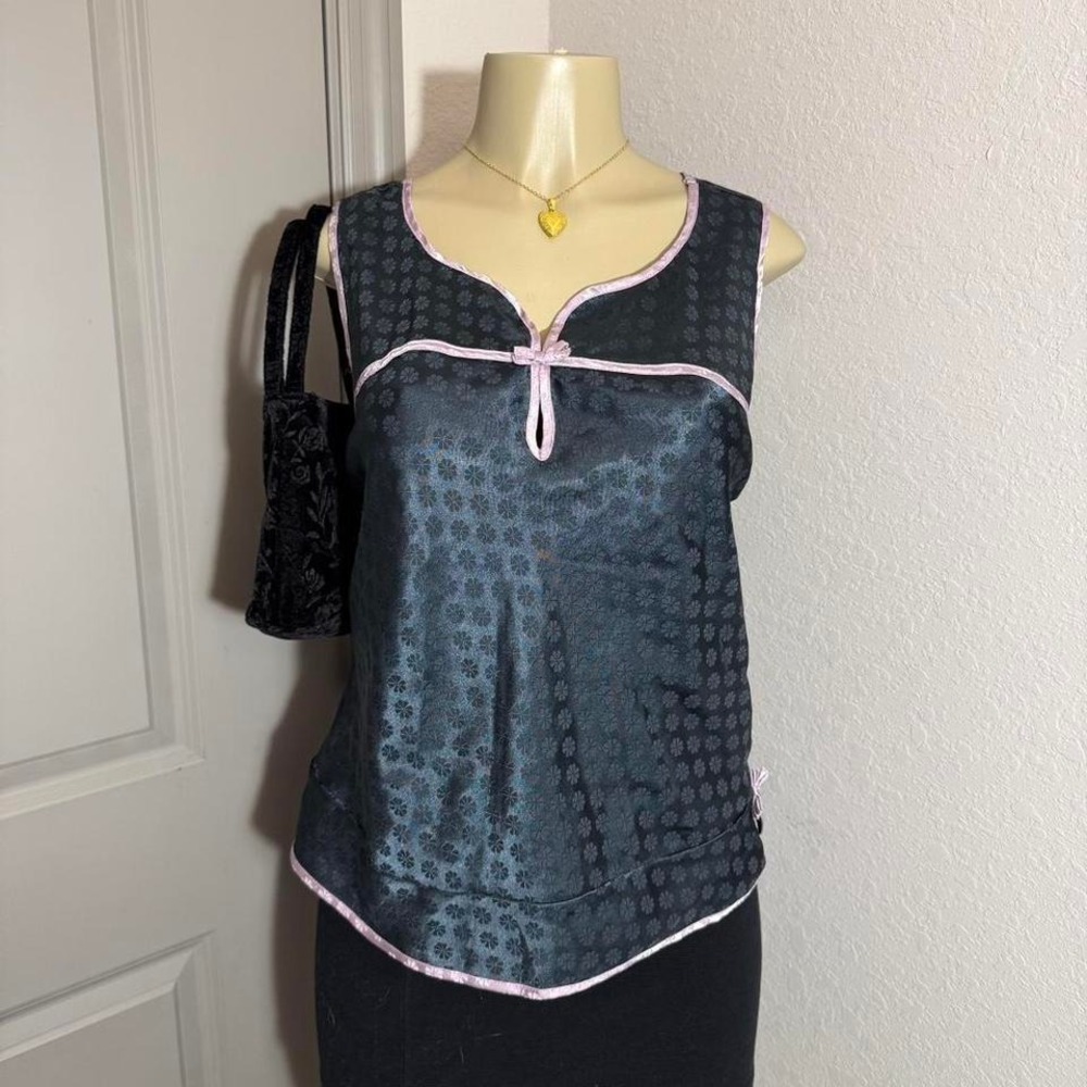 Robert Louis pink + black/grey top